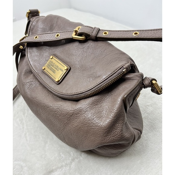 Marc By Marc Jacobs Handbags - MARC BY MARC JACOBS Classic Q NATASHA Ash Brown Pebbled Crossbody Shoulder Bag